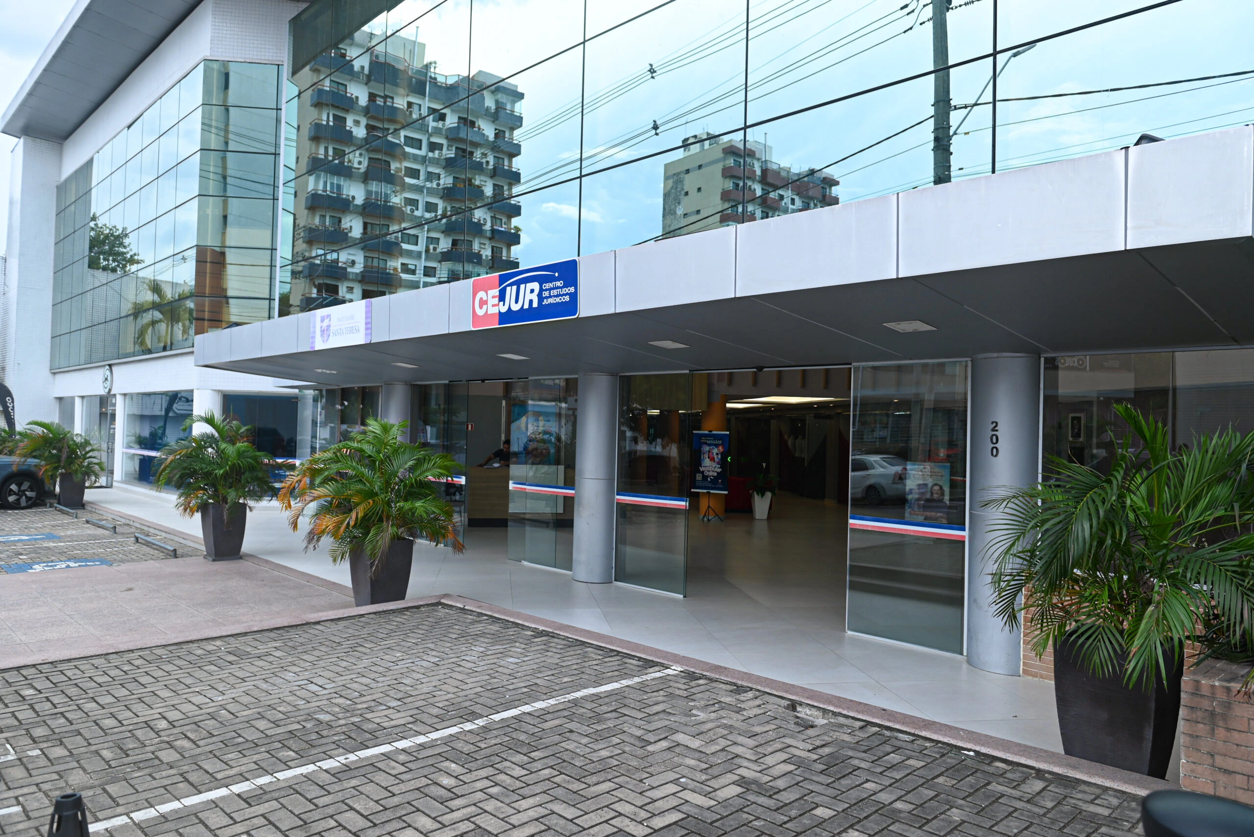 Foto da Entrada da Sede